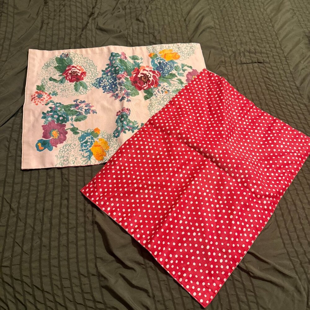 Pioneer Woman Country Garden Placemats Reversible Red Polka Dot Set of 2